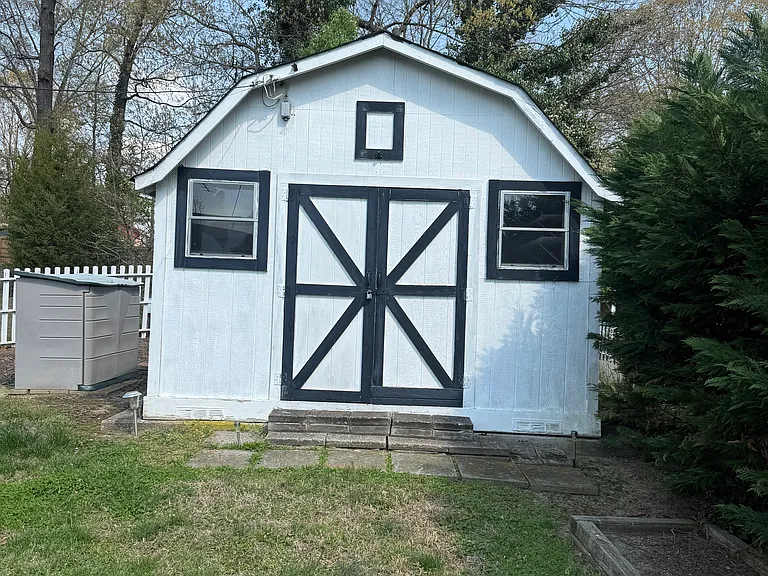1923 Belcrest Dr — Photo 22