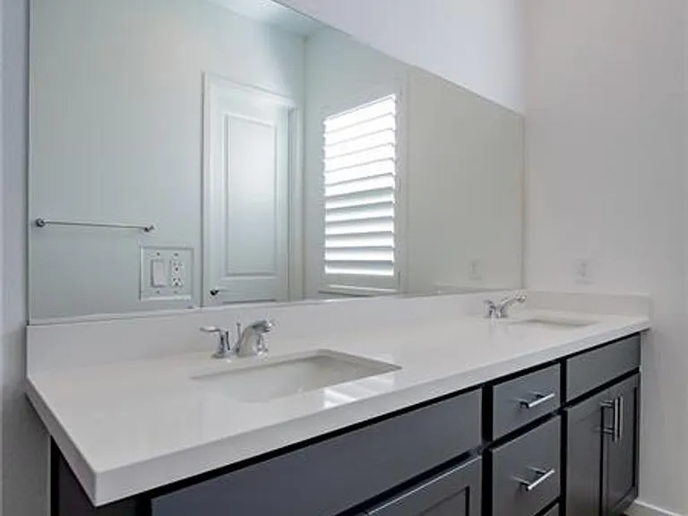 105 Brixton Ave — Photo 19