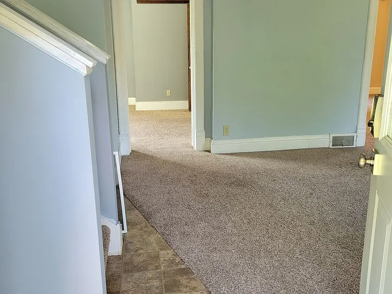 512 E Maple St — Photo 3