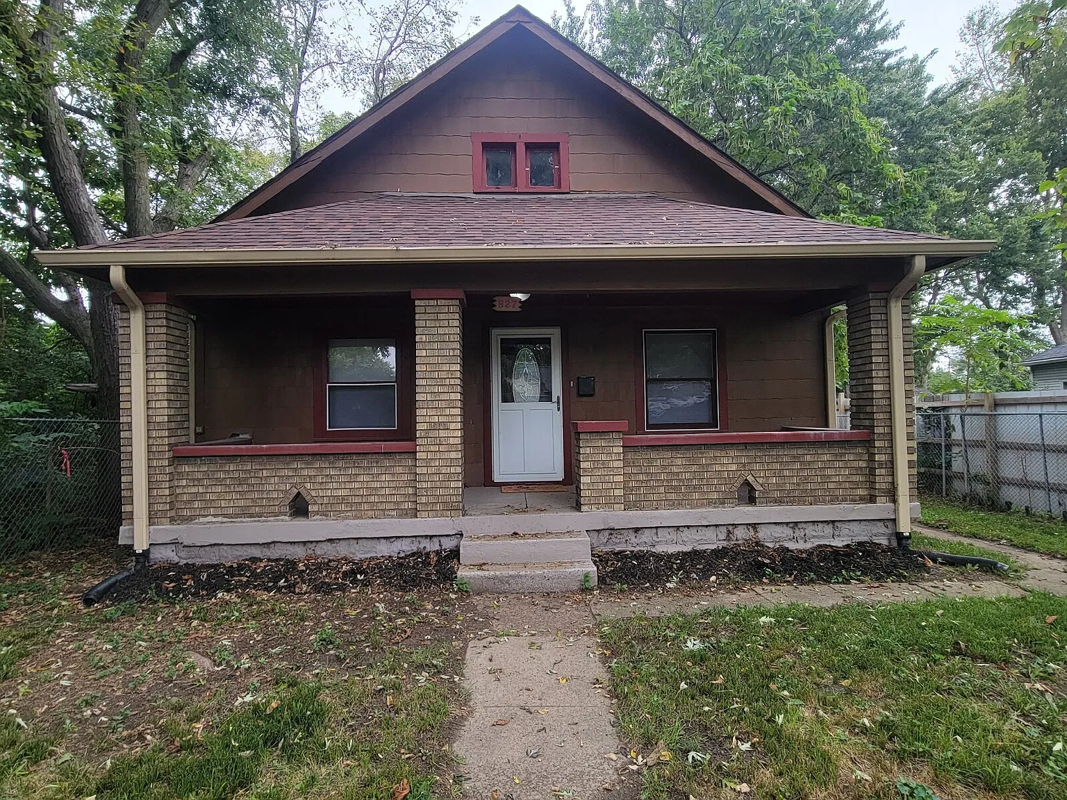 4 bed, 1.0 bath, $1,095 — Photo 1