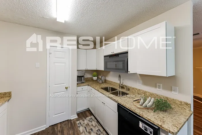 1324 Royalty Dr — Photo 4