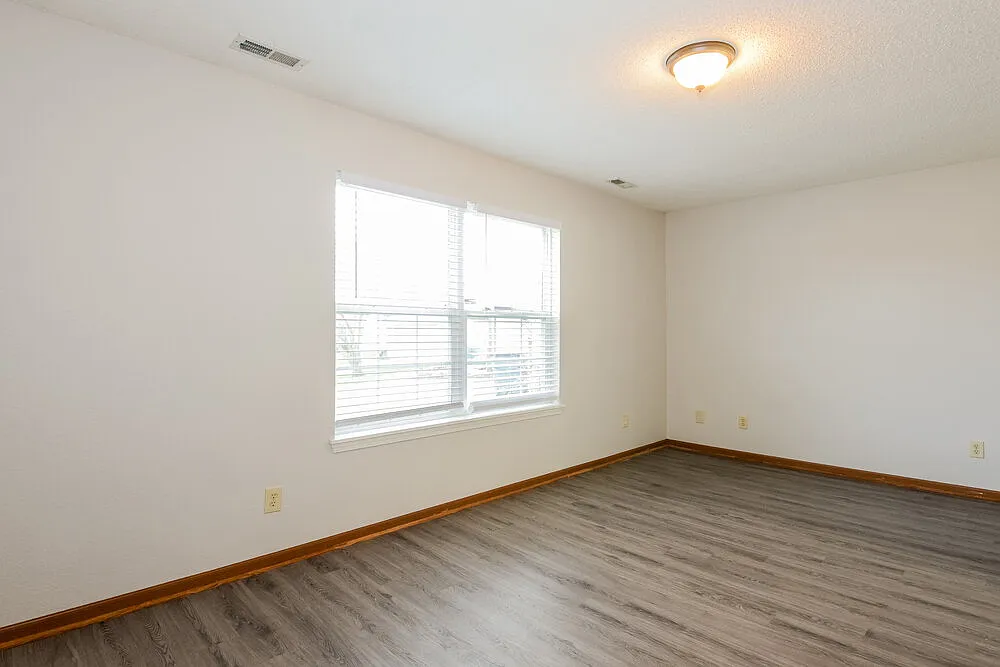 3 bed, 2.0 bath, 1248 sqft, $2,310 — Photo 3