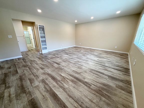 3rd image of 120 Granada Dr APT 12