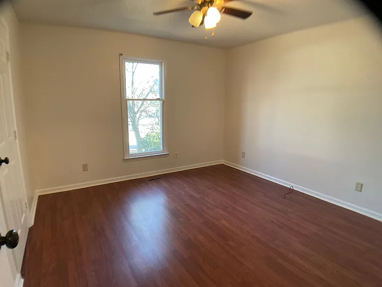 911 Glenrose Dr — Photo 19
