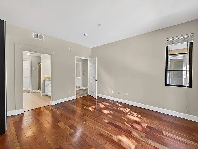 800 N 8th St #103 — Photo 8
