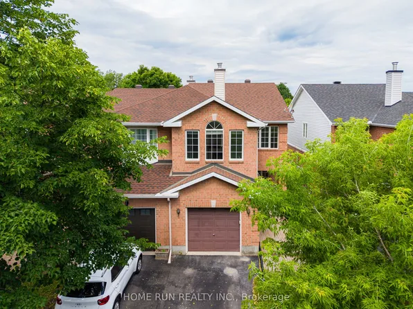 14 Cohen Ave, Ottawa, ON K2L 4E9