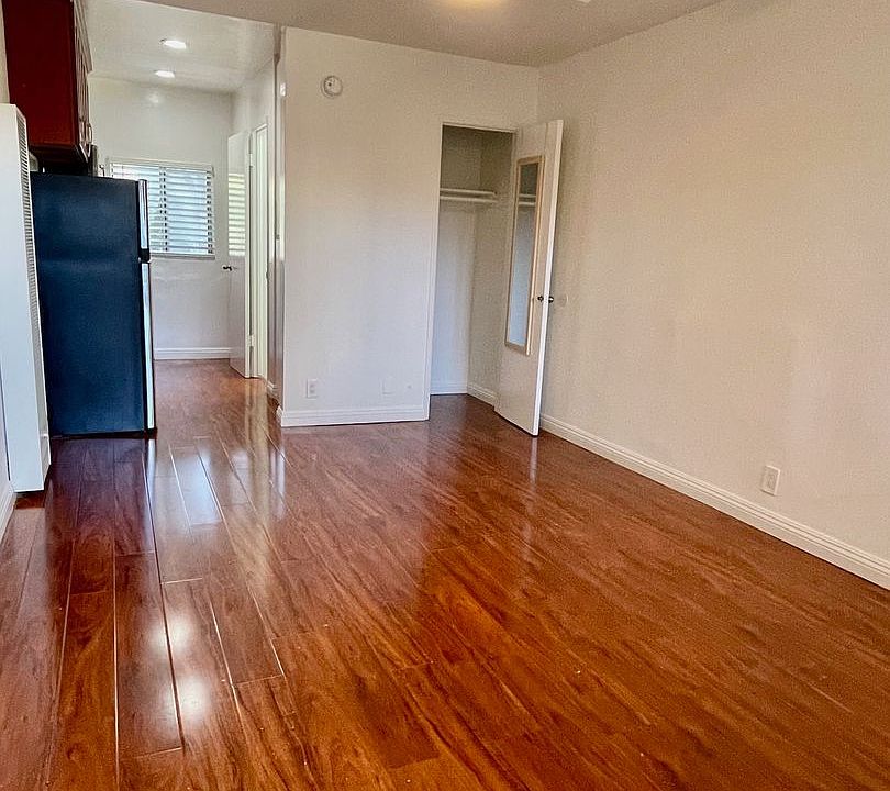 1st image of 11511 Rochester Ave APT 6