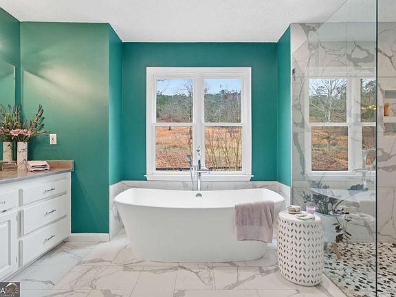 3rd image of 680 E Valley Rd NE