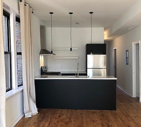 4th image of 1041 N Western Ave #3F
