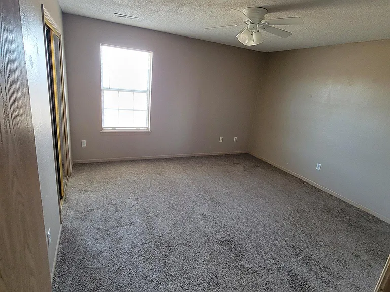 1279 NW Phelps Dr — Photo 10
