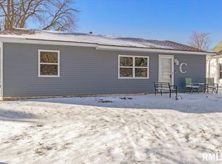 43 S State St, Divernon, IL 62530