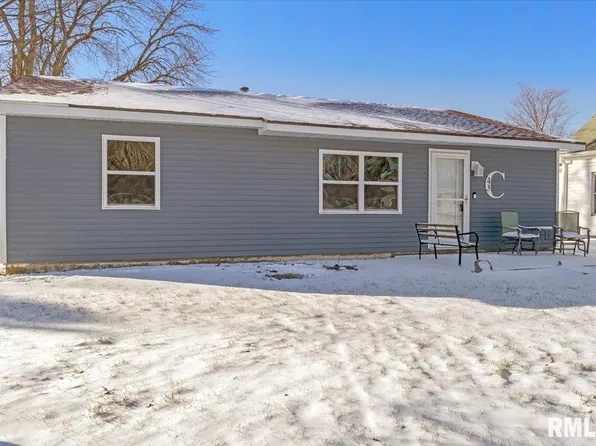 43 S State St, Divernon, IL 62530