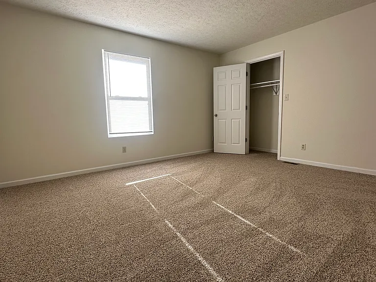 1118 S Woodlawn Ave — Photo 30