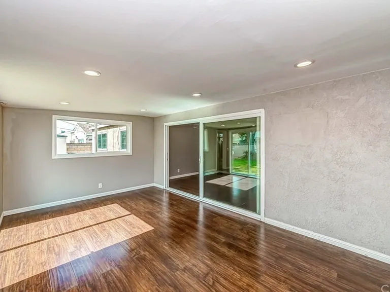 10312 Miranda Ave — Photo 12