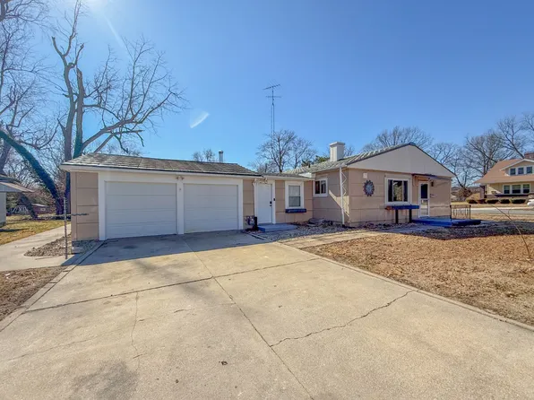 303 E Clare Ave, Pittsfield, IL 62363