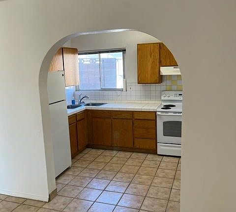 4th image of 634 Avenue B APT E