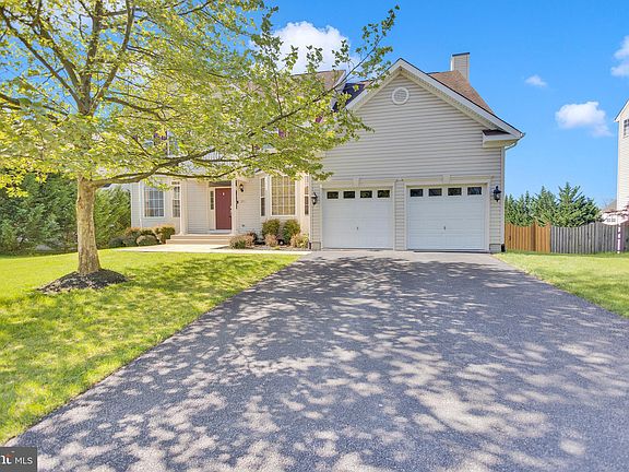 3rd image of 222 Rebecca Dr