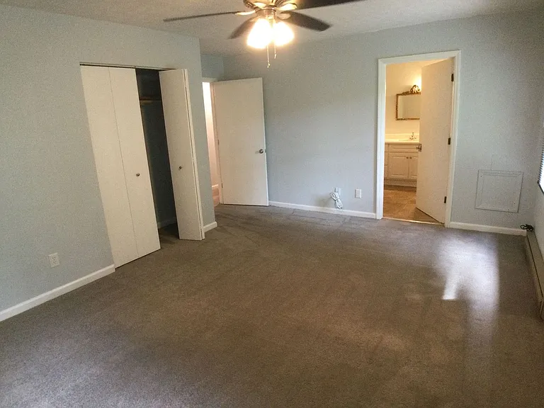5602 Thornspring Apartments — Photo 14