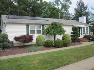 2 Parkview Way, Manalapan, NJ 07726