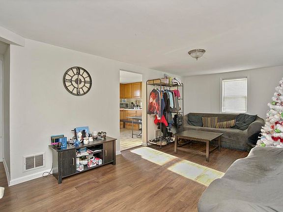 3rd image of 977 Colony Drive