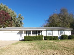 3240 N Stewart Ave, Springfield, MO 65803