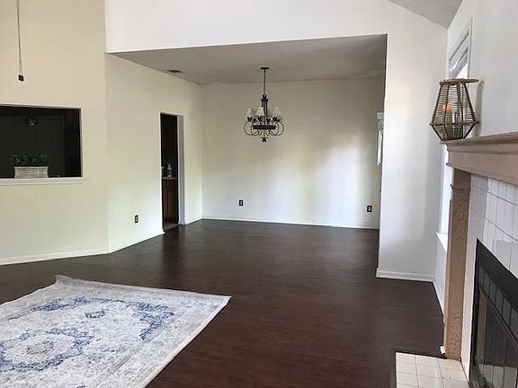 Living room/dining area; new blinds