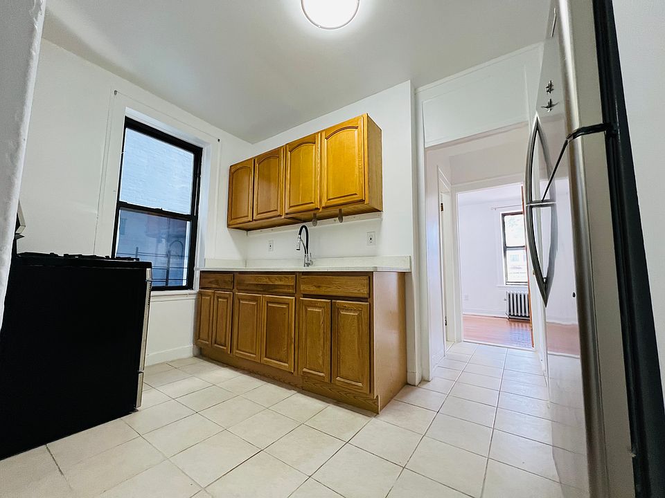 2nd image of 2123 27th St APT C2
