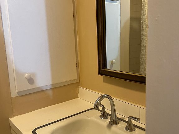 2nd image of 505 1/2 1st St