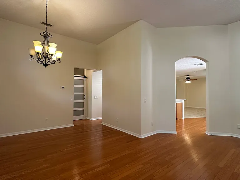 1653 Cherry Ridge Dr — Photo 3