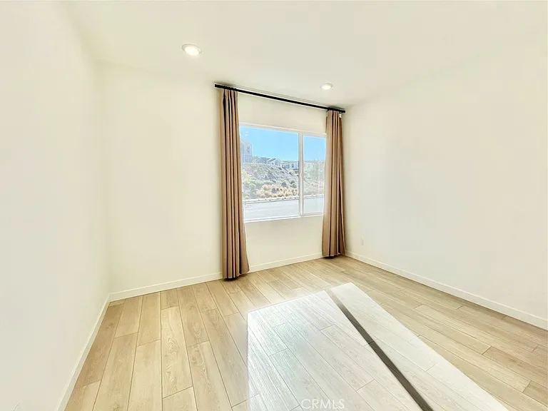27812 Marquee Dr — Photo 6