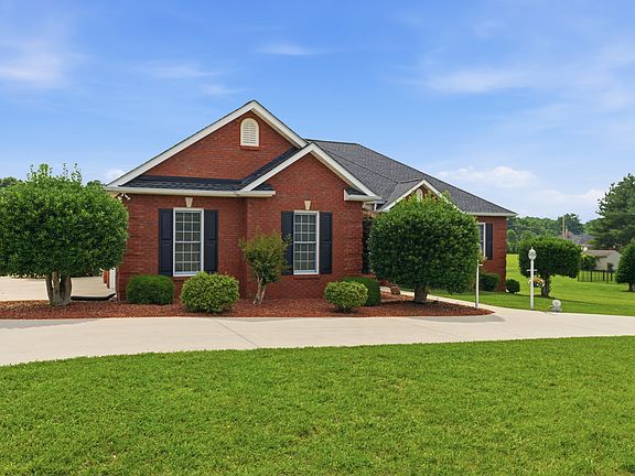 4th image of 584 Golf Club Dr
