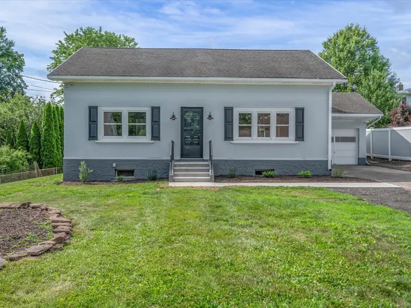 2 Riverview Place, Cromwell, CT 06416