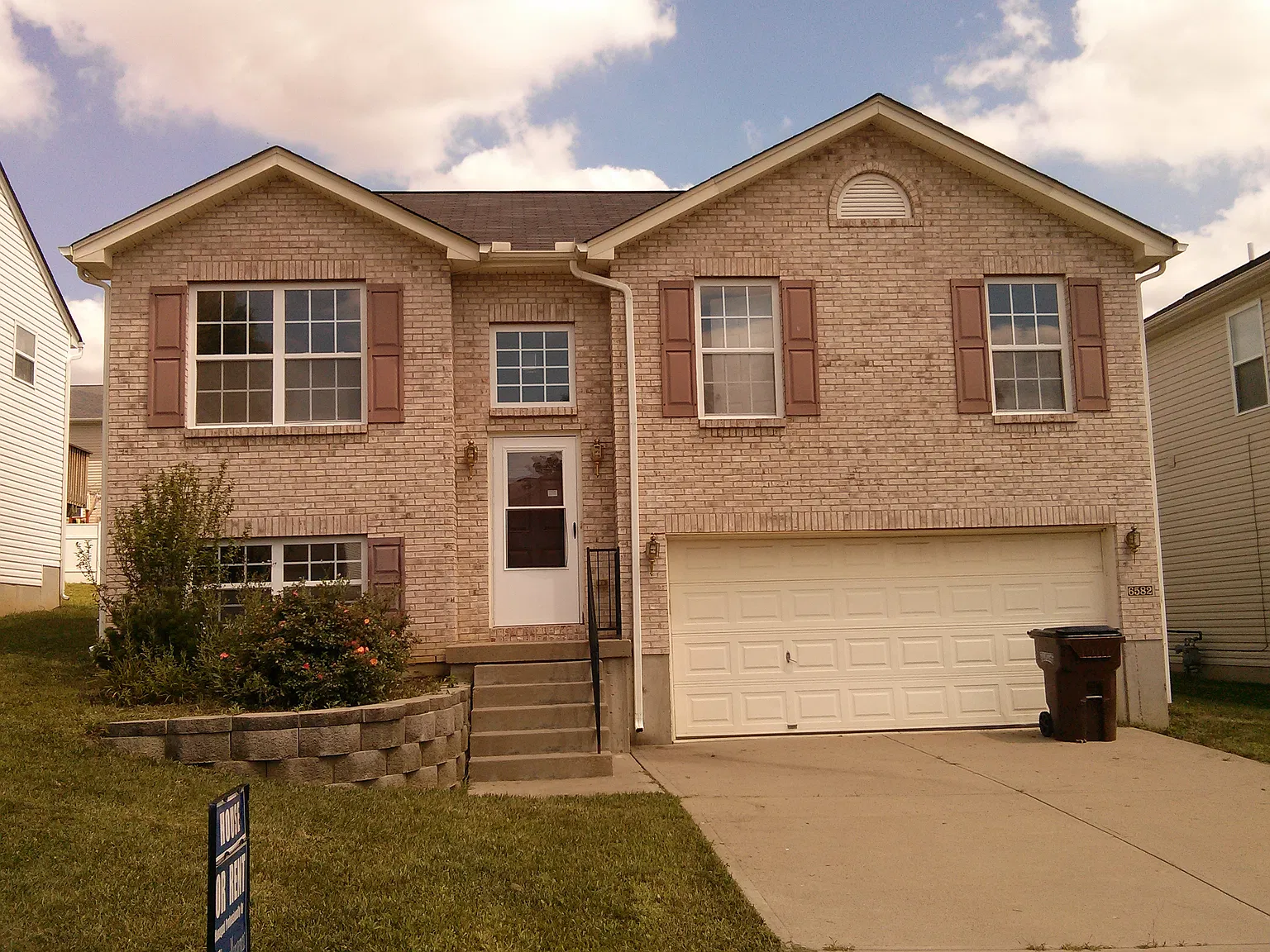 3 bed, 2.5 bath, 1500 sqft, $2,050 — Photo 1
