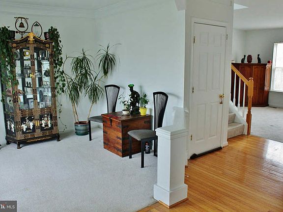 4th image of 25 E Hawthorne Dr
