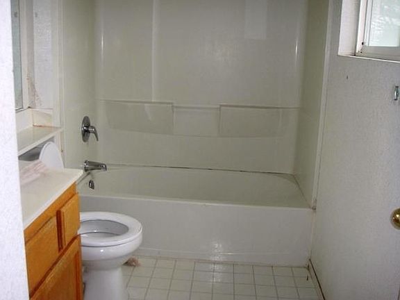 5th image of 402 La Esperanza Dr