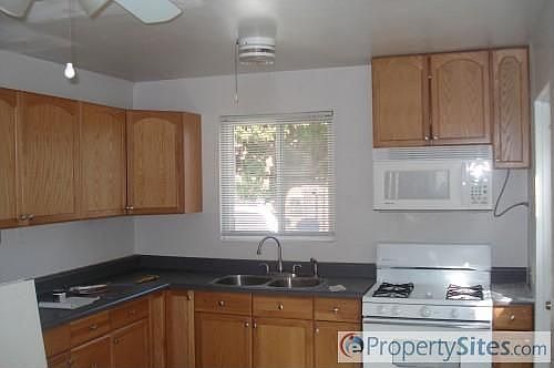 4th image of 2252 Dunlop St
