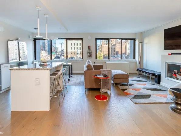 300 East 59th Street image 1 of 12