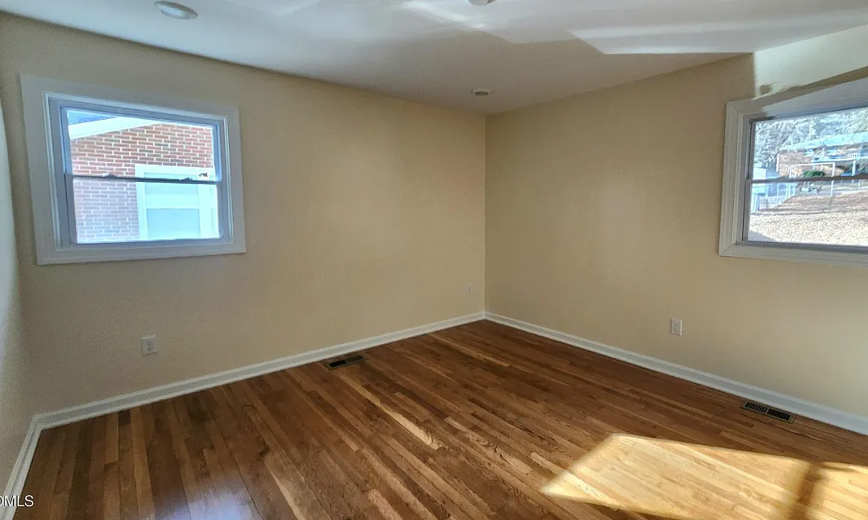 3 bed, 1290 sqft, $2,000 — Photo 4