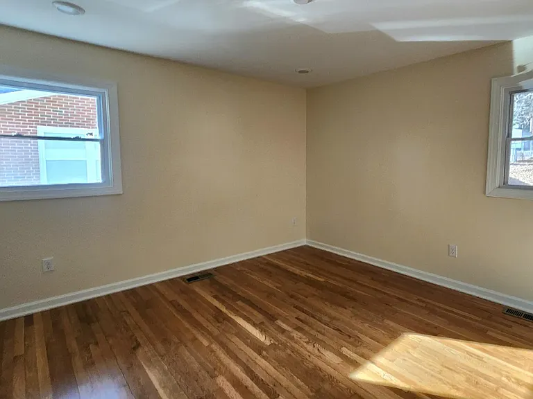 910 Ruby St — Photo 4