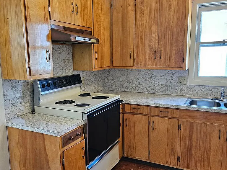 1223 Claremont Ave — Photo 6