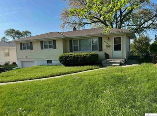 8221 Gold St, Omaha, NE 68124