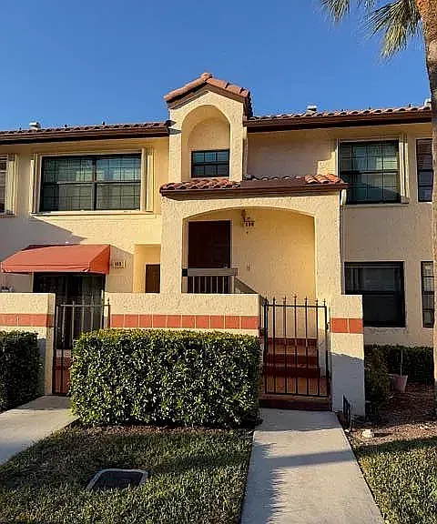 106 Freedom Ct — Photo 1