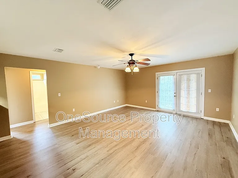 111 N Charles Willis Dr — Photo 7