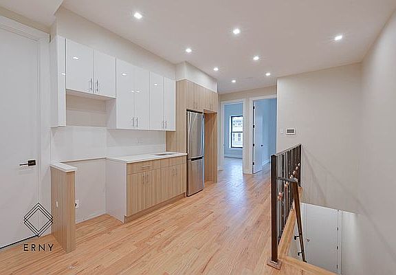 2nd image of 435 Quincy St #3A