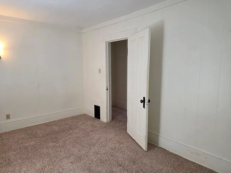 200 E Walnut St — Photo 11