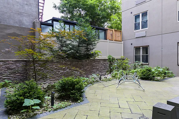 Rented by Nooklyn NYC LLC | media 22