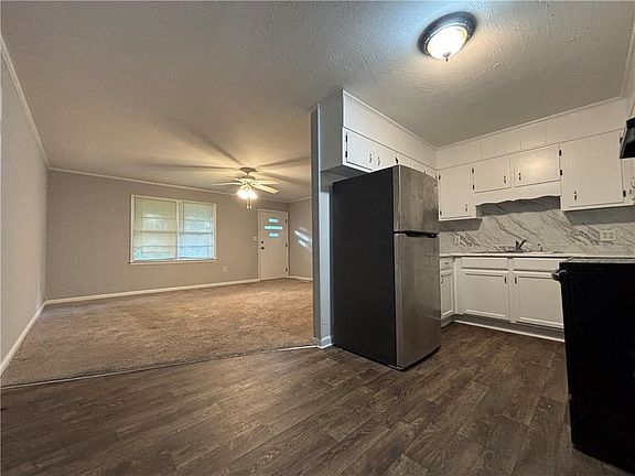 5th image of 3211 Country Ln