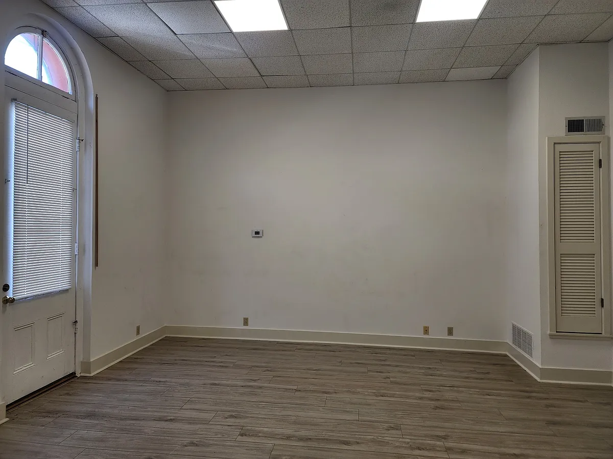 Building Photo - 621 E St #D