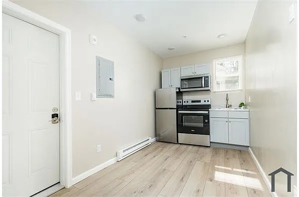 Building Photo - 4713 Penn St #A