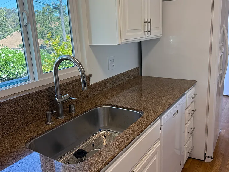 35 Longwood Dr — Photo 16